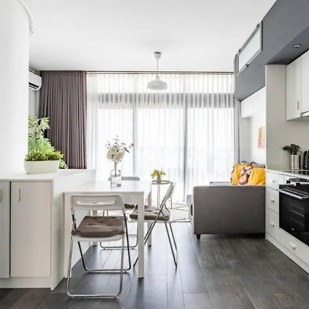 Airy W Stunning Views Private Patio #362 Istanbul