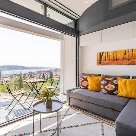 Airy W Stunning Views Private Patio #362 Apartment *