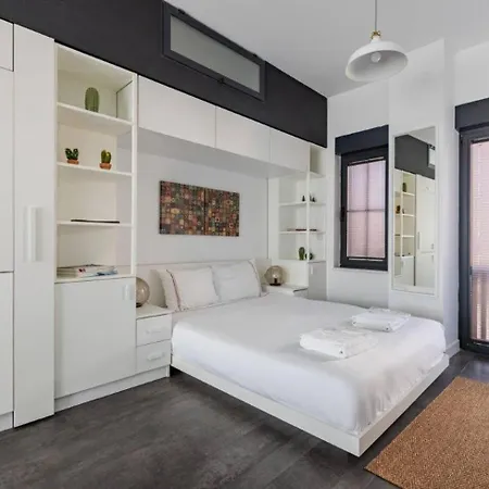 Airy W Stunning Views Private Patio #362 Apartment
