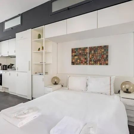 Airy W Stunning Views Private Patio #362 Apartment *